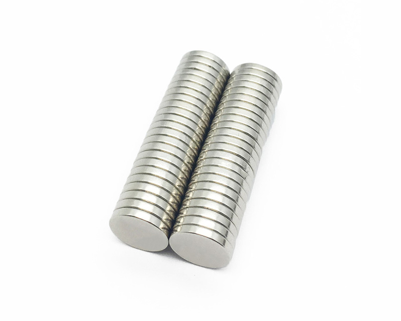 稀土永磁D10*4mm磁铁 钕铁硼强力吸铁石 圆片形D10x4mm磁铁片