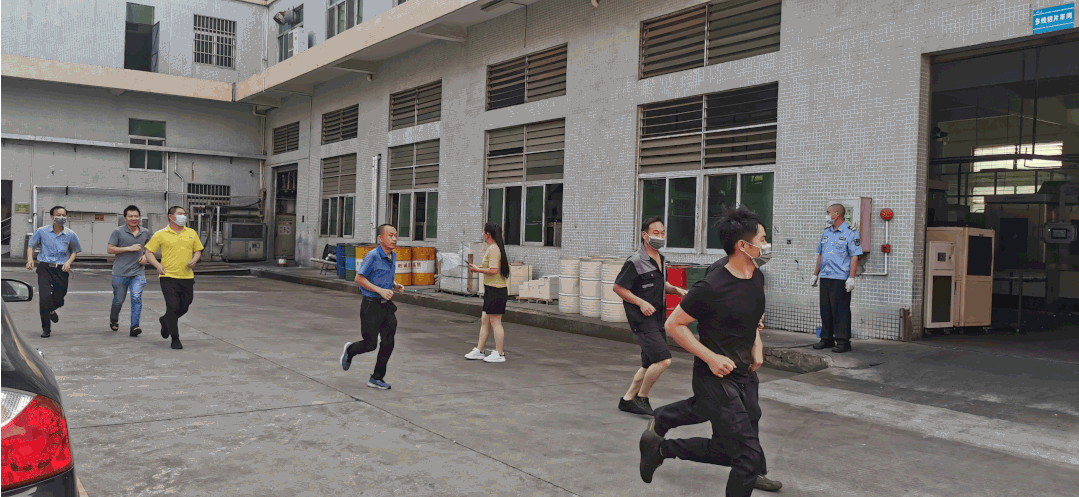 望牛墩消防大队联合大华磁电举办消防演习 望牛墩消防大队联合大华磁电举办消防演习