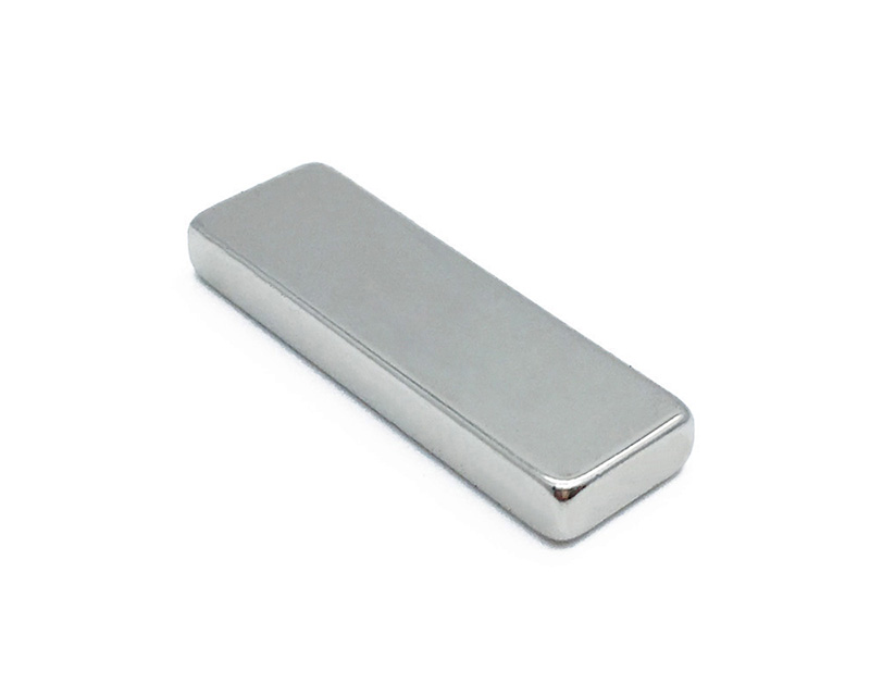 钕铁硼F30*10*2mm长方形吸铁石 方块强磁 美甲磁 N42强磁磁铁