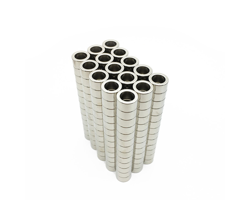 厂家直销环形磁铁 钕铁硼圆环强力磁铁 小圆形带孔磁环